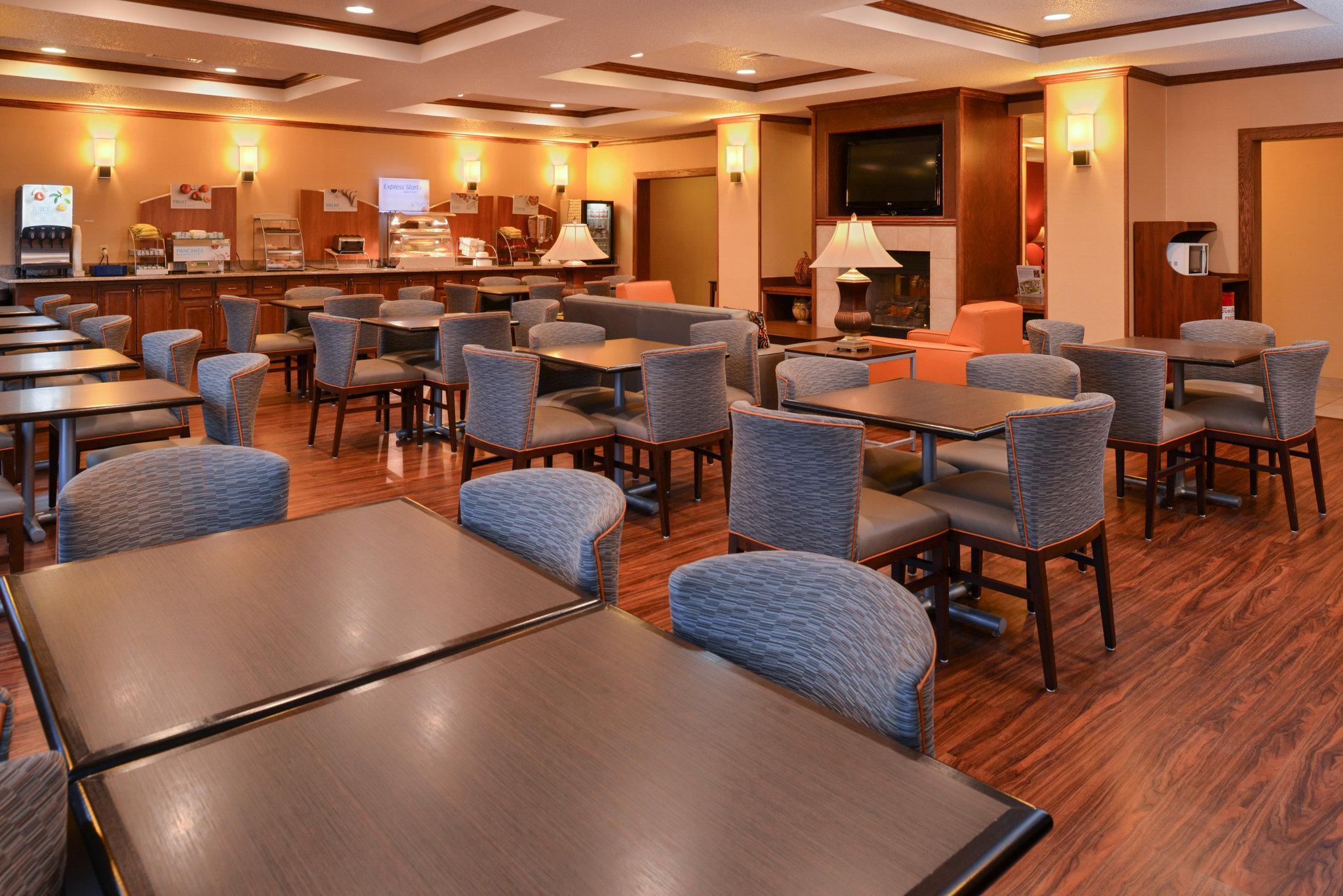 Holiday Inn Express Hotel & Suites Lancaster-Lititz By Ihg Exterior photo