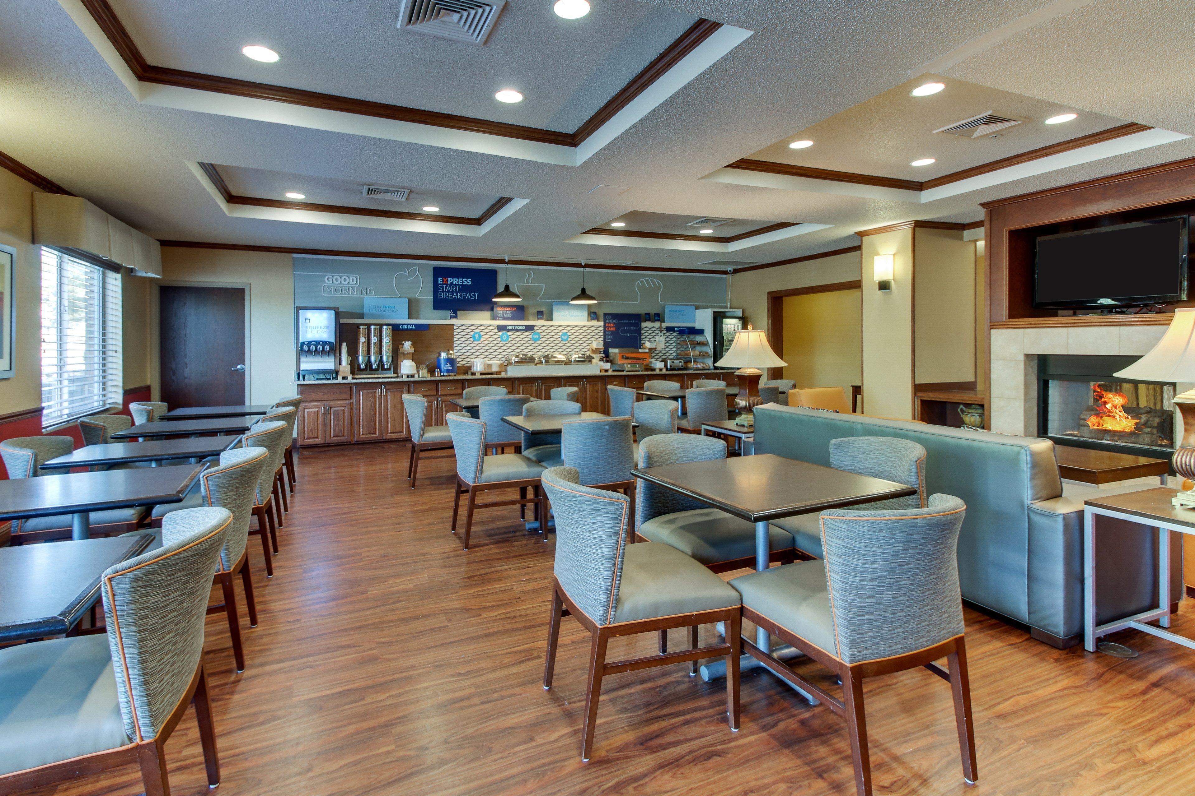 Holiday Inn Express Hotel & Suites Lancaster-Lititz By Ihg Exterior photo