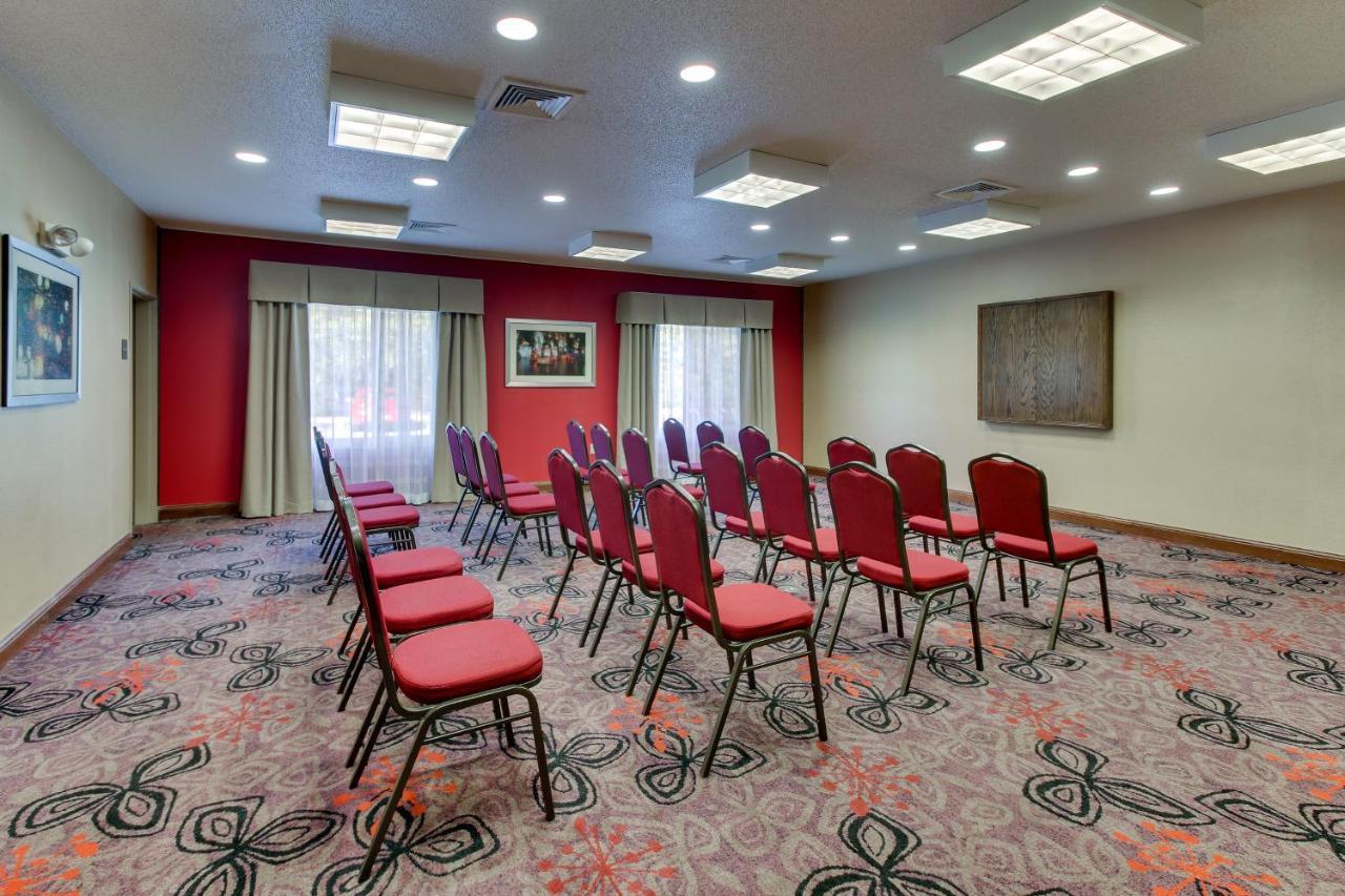 Holiday Inn Express Hotel & Suites Lancaster-Lititz By Ihg Exterior photo
